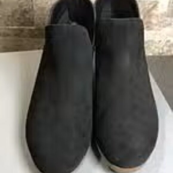 Kenneth Cole Ladies Ankle Boots - Picture 2 of 5